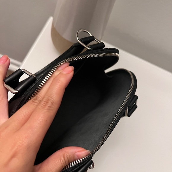 Louis Vuitton - Black Alma BB, Epi Leather, Designer Hand Bag, LV - Picture 6 of 12